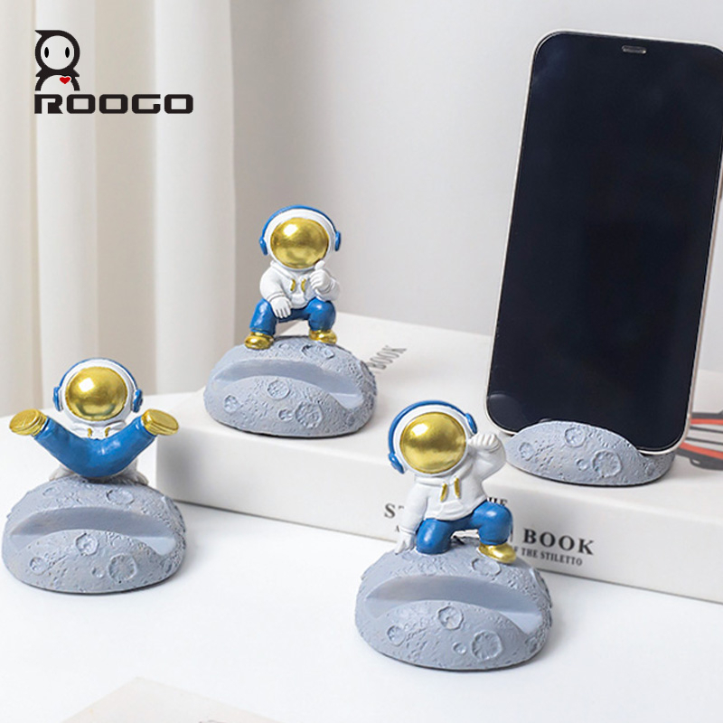 ROOGO Hip Hop Astronaut Sculpture Small Creative Space Phone Holder for Desk Resin Astronaut Figurines Miniature Home Decor